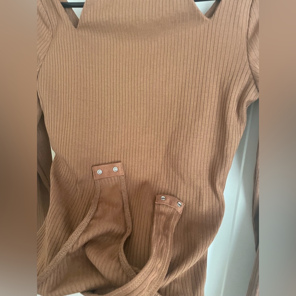 NEW -  ASTR The Label Brown Halter Neck Long Sleeve Cutout Bodysuit Size Small - Picture 6 of 10